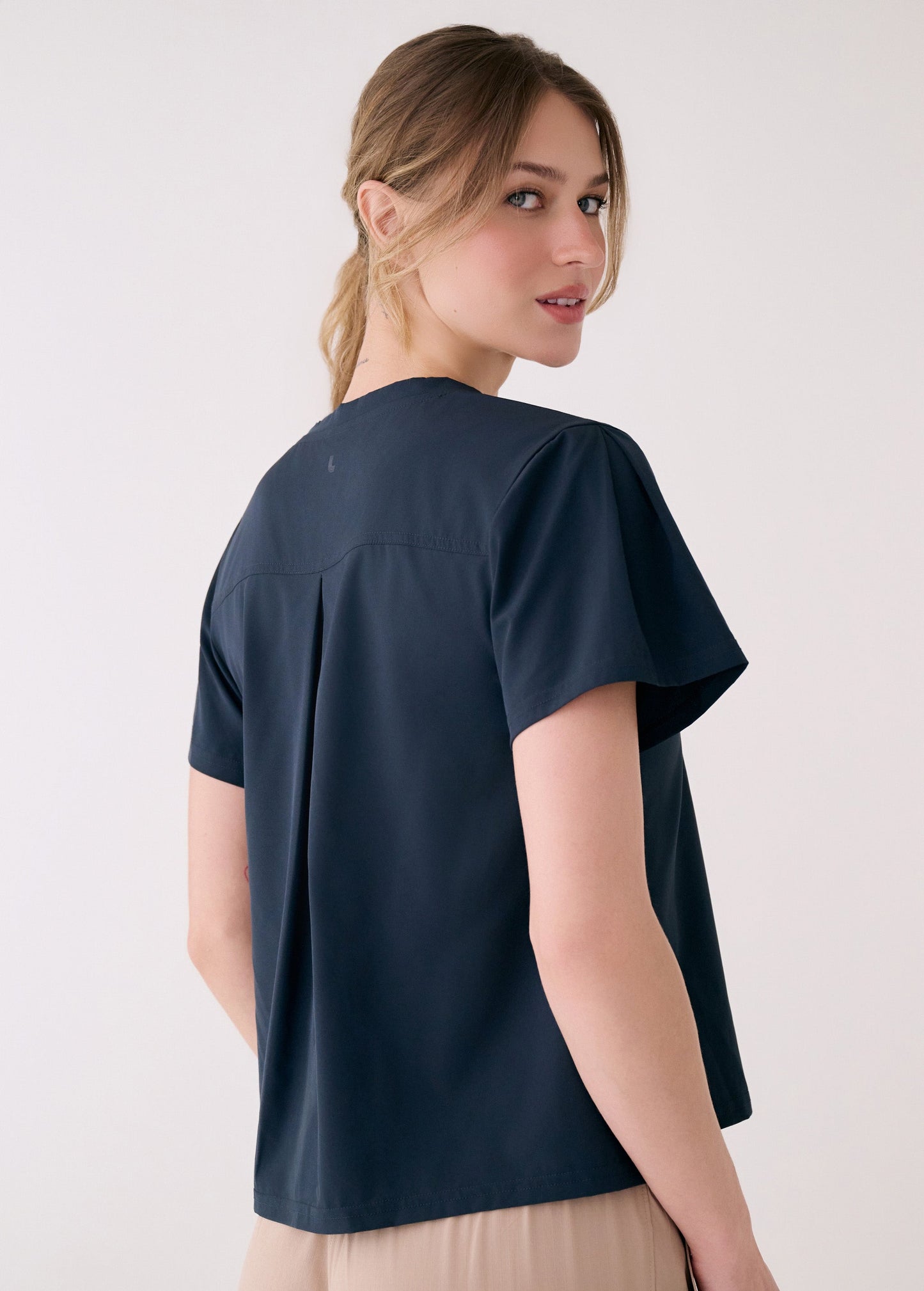 Olivie V-Neck