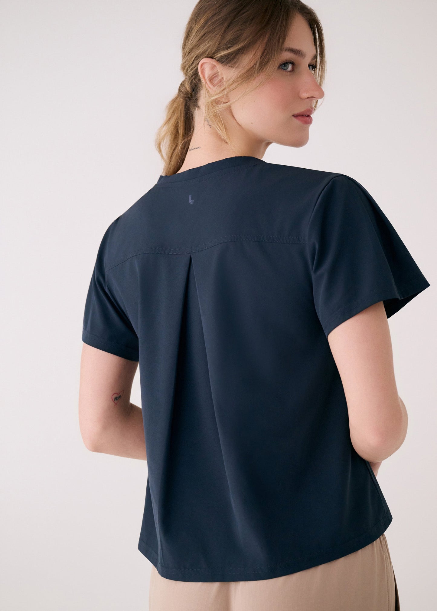 Olivie V-Neck