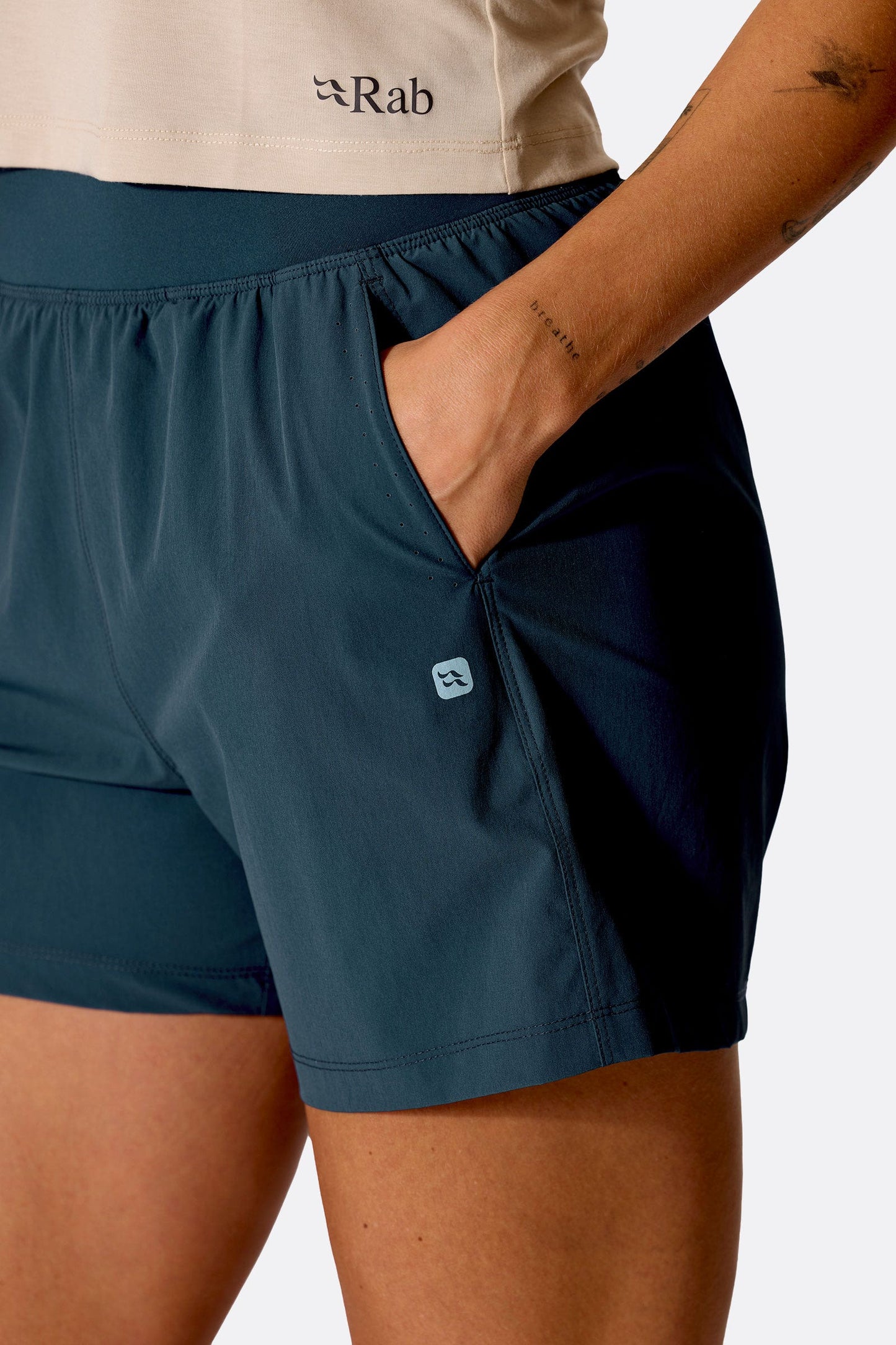 Women's Momentum Shorts